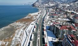 Sarp Sınır Kapısı ve Karadeniz Sahil Yolu'nda tır yoğunluğu oluştu