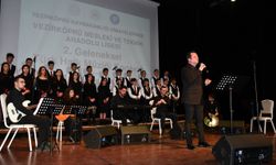 Vezirköprü Mesleki ve Teknik Anadolu Lisesi Korosu SMA hastası için konser verdi