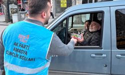 Amasya'da AK Parti'den iftara yetişemeyenlere kumanya ikramı