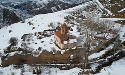 Gümüşhane'de tarihi İmera Manastırı'nda kar güzel görüntüler oluşturdu