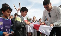 Milli futbolcu Merih Demiral, Bolu'da ziyaretlerde bulundu