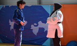 Torunlarına destek için judoya başladılar