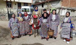 Zile'de geleneksel elbiseli kadınlar 8 Mart Dünya Kadınlar Günü'nü kutladı