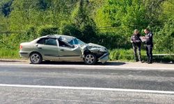 Karabük'te üzerine kaya parçası düşen otomobildeki 5 kişi yaralandı