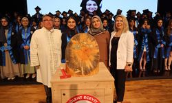 MEZUNLAR GELECEĞE UĞURLANDI