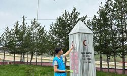 Alucra'daki şehitlikte yüksekokul öğrencilerinden temizlik ve çevre düzenlemesi