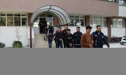 Amasya’da bir otomobilde 6 düzensiz göçmen yakalandı