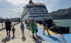 "Astoria Grande" adlı kruvaziyer, 947 yolcusuyla Amasra'ya geldi