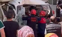 KAMYONET BİNAYA ÇARPTI 2 YARALI