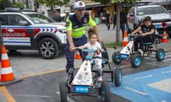 Bolu'da çocuklar ve yetişkinler mobil eğitim tırında trafik kuralları hakkında bilgilendirildi