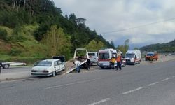 Bolu'da iki otomobilin çarpıştığı kazada 4 kişi yaralandı