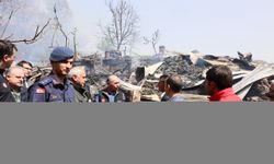 Çorum Valisi Çalgan, 3 evin yandığı Hacıhalil köyünü ziyaret etti: