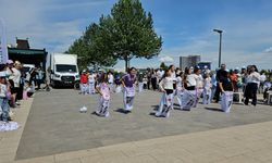 Çorum'da anaokulu öğrencileri atık malzemelerden yapılan kıyafetlerle defile sundu