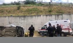 Düzce'de şarampole devrilen otomobildeki 2 kişi yaralandı