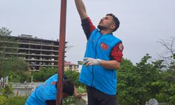 Espiye'de öğrenciler şehit mezarının bakım ve çevre düzenlemesini yaptı