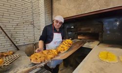 Fırın ateşi karşısında 60 yıldır sabırla ekmek pişiriyor