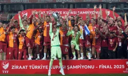 Galatasaray, kupayı coşkuyla kaldırdı!