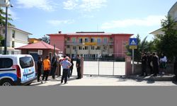 Giresun'da lisede silahlı saldırıya uğrayan geçici işçi statüsündeki 2 kız kardeşten biri öldü