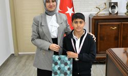 Gümüşhacıköy Kaymakamı Güneş, Türkiye Şampiyonu Görkem Çeltük'ü makamında kabul etti
