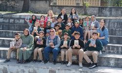 Kargı'da öğrenci ve veliler açık havada kitap okudu
