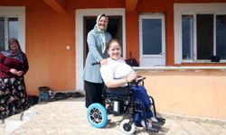 Minik öğrencilerin harçlıklarıyla alınan tekerlekli sandalyeler engellileri mutlu etti