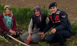 Samsun'da jandarma tarlada çalışan kadınların 1 Mayıs Emek ve Dayanışma Günü'nü kutladı