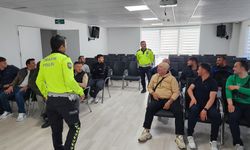 Suluova'da motosikletli kuryelere güvenli motosiklet sürüş eğitimi verildi