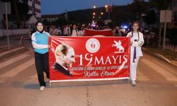 Taşova’da fener alayı ve bayrak yürüyüşü düzenlendi