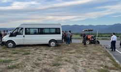 Tokat'ta minibüs ile traktörün çarpıştığı kazada 7 kişi yaralandı