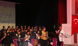 Tokat'ta ortaokul öğrencileri Türkçe dahil 9 dilde 9 şarkı söyledi
