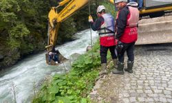 Trabzon'da dereye düşen 9 yaşındaki çocuğu arama çalışmaları devam ediyor
