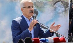 Ulaştırma ve Altyapı Bakanı Uraloğlu "5. Arsin-Santa-Taşköprü Yol Bisikleti Yarışları"nın startını verdi