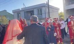 GELİNİ MEHTERAN TAKIMI İLE ALDI…