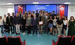 ÜNLÜ YÖNETMEN ÖĞRENCİLERLE BULUŞTU