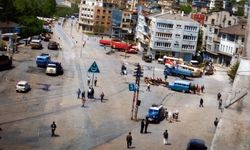 YIL 1963, DEVRİM BULVARI