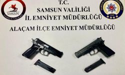 Alaçam'da bir evde 2 ruhsatsız kurusıkı tabanca bulundu