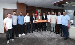 Başkan Büyükakın şampiyon sporcuları ağırladı