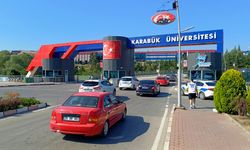 Bolu ve Karabük'te YKS'ye geç kalma riski yaşayan öğrencilere trafik ekipleri yardım etti