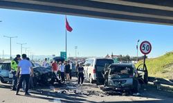 4 OTOMOBİL ÇARPIŞTI, 1 KİŞİ ÖLDÜ