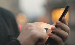 ÖĞRETMENLERE DERSTE CEP TELEFONU UYARISI