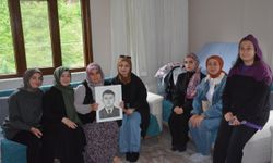 Görele'de üniversite öğrencilerinin resimleri cami avlusunda sergilendi