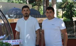 İş yeri açılışı için gönderilen çiçekleri ihtiyaç sahibi çocuklar yararına sattılar
