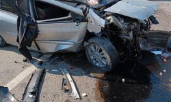 Karabük'te karşı şeride savrulan otomobilin camlı vanla çarpıştığı kazada 7 kişi yaralandı