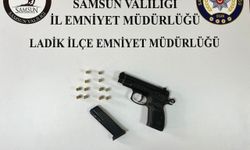 Ladik'te bir araçta ruhsatsız tabanca ele geçirildi