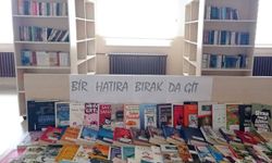 Ladik'te lise son sınıf öğrencilerinden kitap bağışı