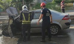 Samsun'da seyir halinde alev alan otomobil kullanılamaz hale geldi