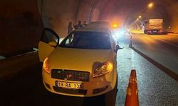 Sinop'ta iki otomobilin tünelde çarpıştığı kazada 2 kişi yaralandı