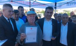 Suluova Belediyesi imar sorunu çözülen hak sahiplerine tapularını teslim etti
