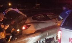 Tosya'da bariyerlere çarpan otomobildeki 1 kişi yaralandı