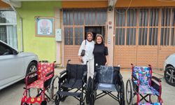 Tosya'da üniversite öğrencileri ihtiyaç sahiplerine tekerlekli sandalye bağışladı